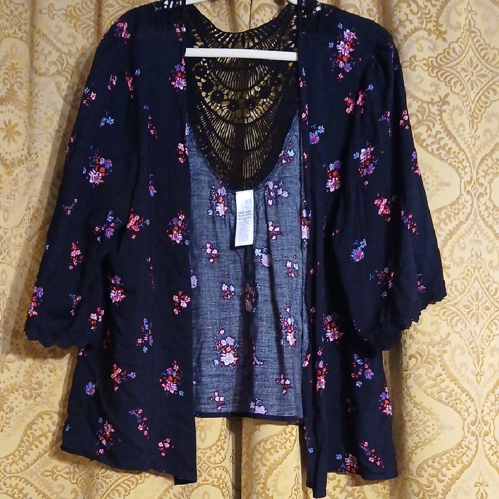 Time and Tru Black Floral Women's kimono top